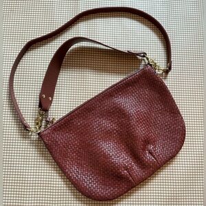 Clare V. Moyen Messenger in Toffee